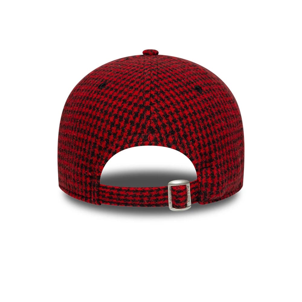 Pictured is this AC Milan Houndstooth 9FORTY cap in red. 5