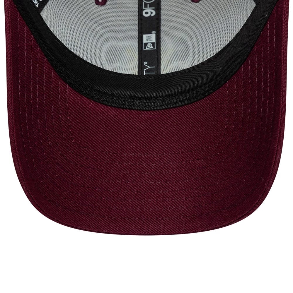 Pictured is this Aston Villa FC League 9FORTY cap in dark red. 5