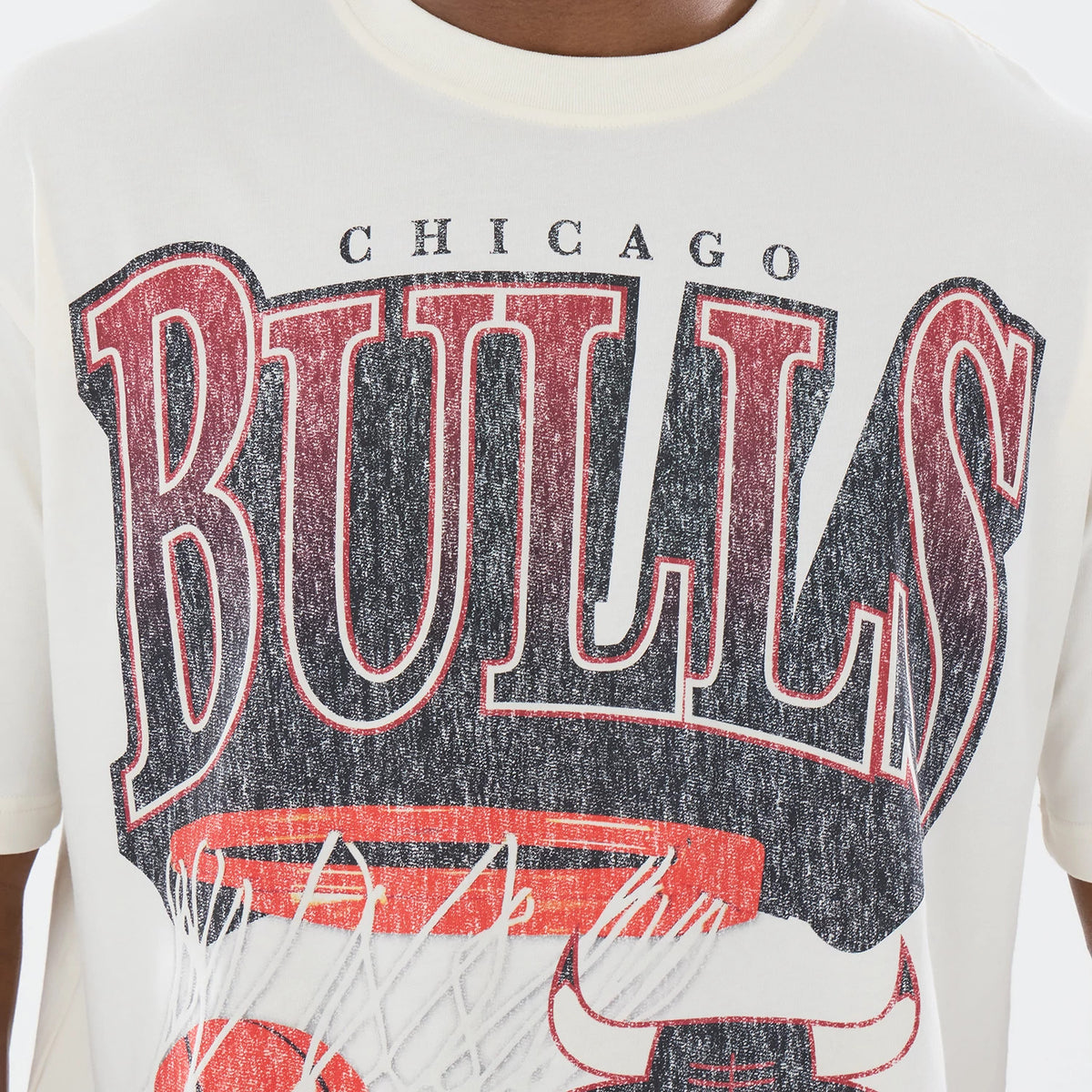 New Era Chicago Bulls NBA Sport Classic Cream T-Shirt, front view showing a large, distressed graphic of CHICAGO BULLS with red and black lettering, a basketball hoop illustration underneath, and a red bull head graphic near the bottom.