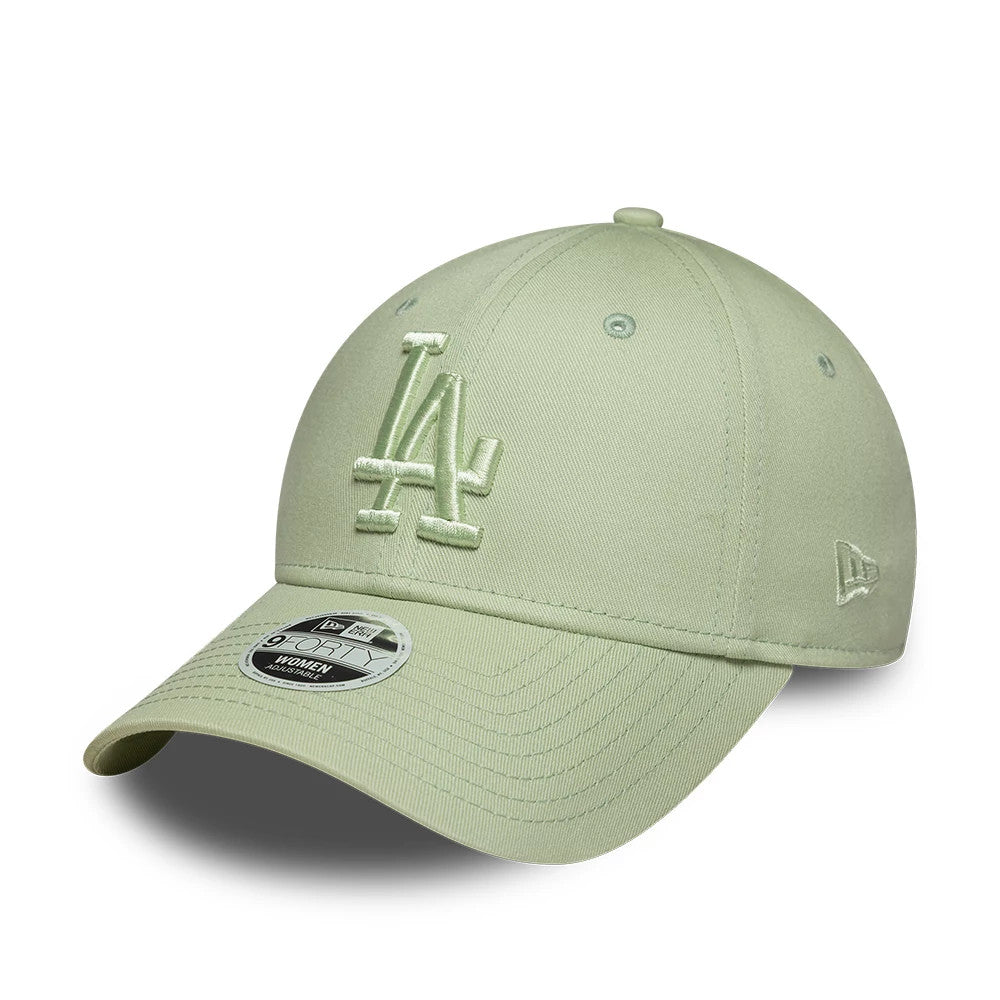 LA Dodgers Womens MLB League Essential Pastel Green New Era 9FORTY Adjustable Cap, three-quarter view showing the raised pastel green LA embroidery centred on the front panel, curved visor with a 9FORTY size sticker.