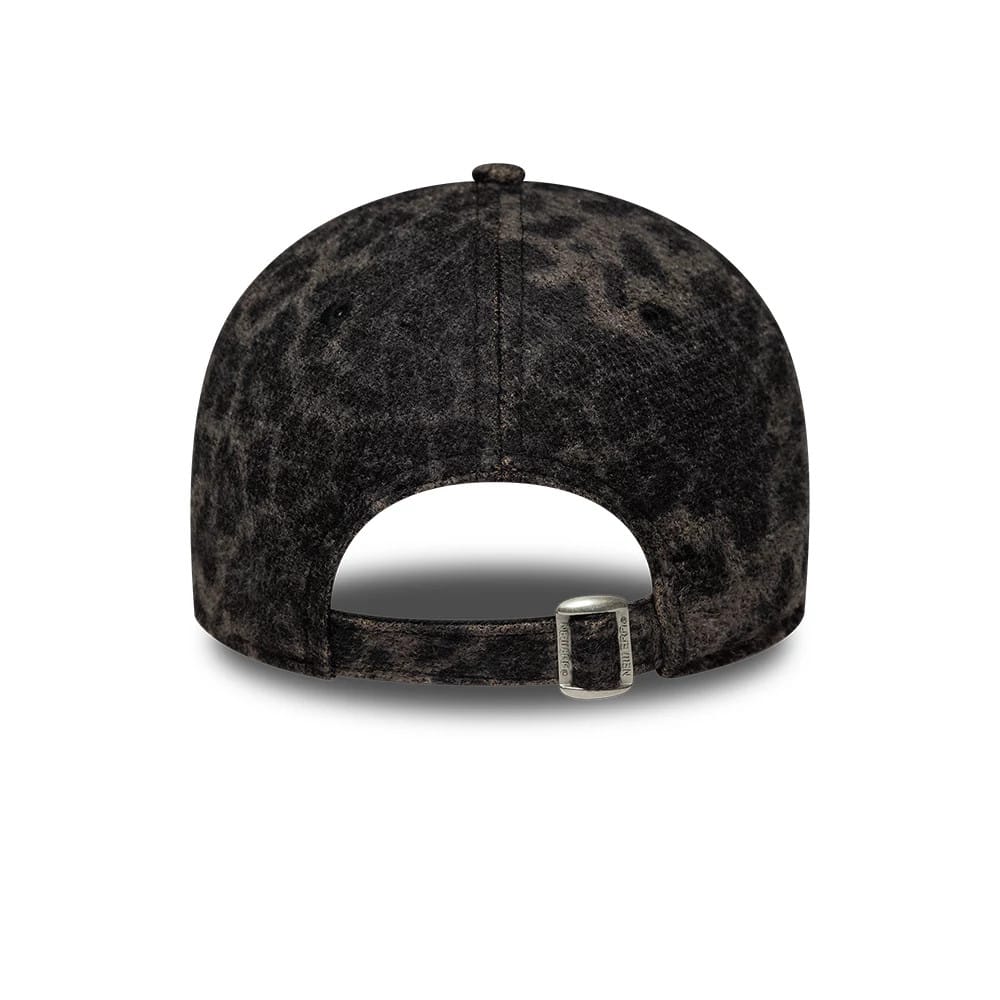 Pictured is this Womens MLB Cosy Leopard LA Dodgers 9FORTY cap in black. 4