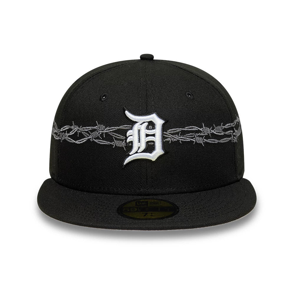 Detroit Tigers MLB Icon Black New Era 59FIFTY Fitted Cap, front view showing a white embroidered D logo on the front panel with a grey barbed wire design across the crown, finished with a flat black visor and gold 59FIFTY size sticker.