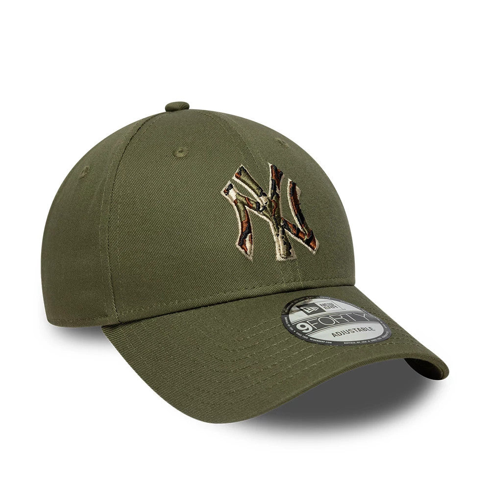 New York Yankees MLB Outline Camo Green New Era 9FORTY Adjustable Cap, three-quarter view showing the raised camouflage NY logo embroidered on the front panel, with an olive green curved visor and a 9FORTY size sticker on the visor.