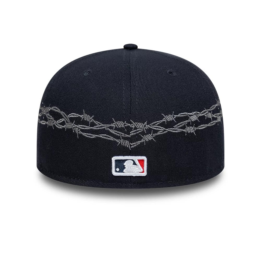 Pictured is this MLB Icon New York Yankees 59FIFTY Fitted cap in navy. 5