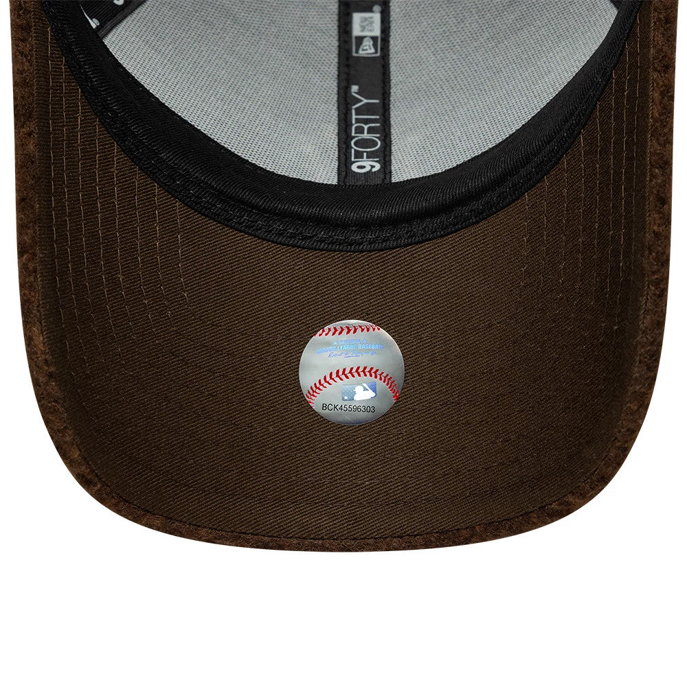 Pictured is this MLB Winter Borg New York Yankees 9FORTY cap in brown. 5