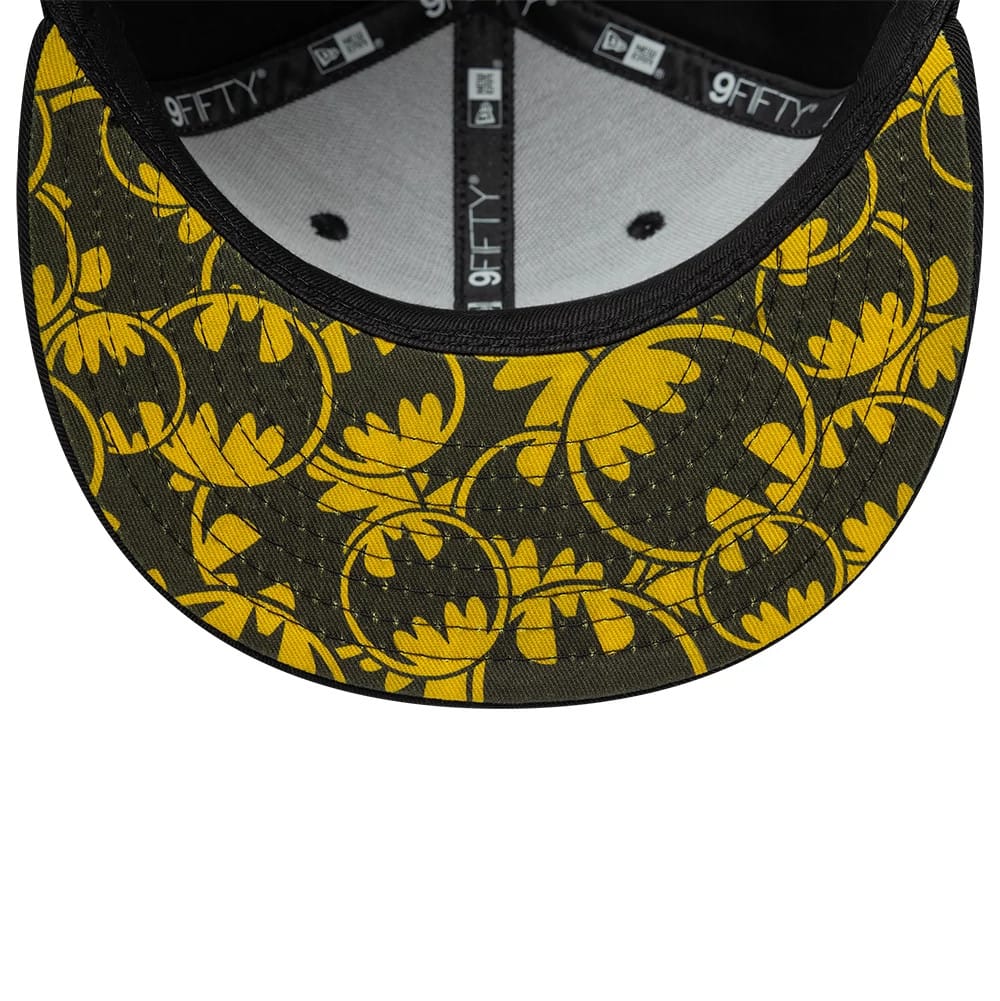 Pictured is this Youth DC Batman 9FIFTY Snapback cap in black. 2