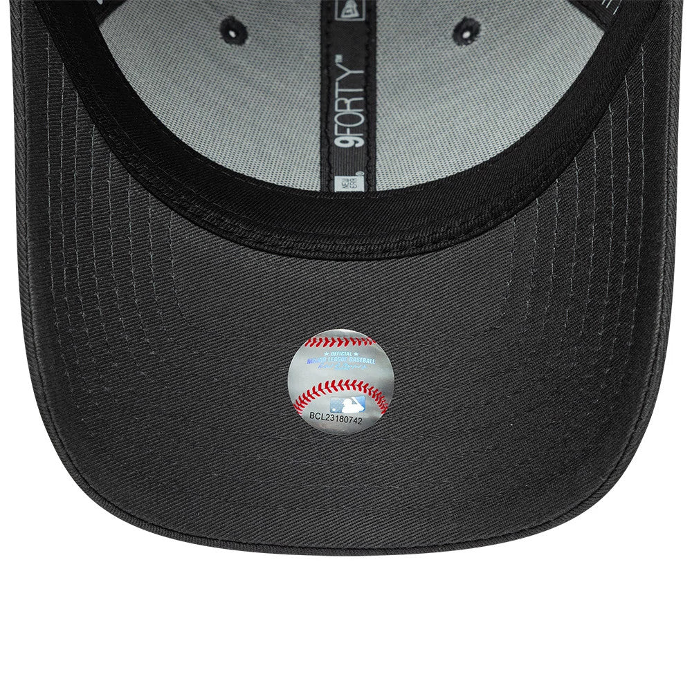 Pictured is this MLB Metallic Outline New York Yankees 9FORTY cap in charcoal. 5