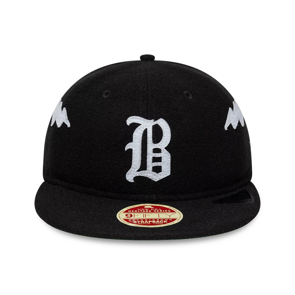 Atlanta Braves MLB Heritage Black Retro Crown New Era 9FIFTY Adjustable Cap, front view showing a prominent white embroidered B logo on the centre black panel, white graphics on both sides, and red and gold 9FIFTY size sticker on the visor.