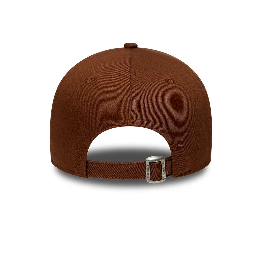 Detroit Tigers MLB Patch Brown New Era 9FORTY Adjustable Cap, rear view showing a streamlined design with a brown structured crown, a matching brown adjustable strap with buckle, and embroidered eyelets.