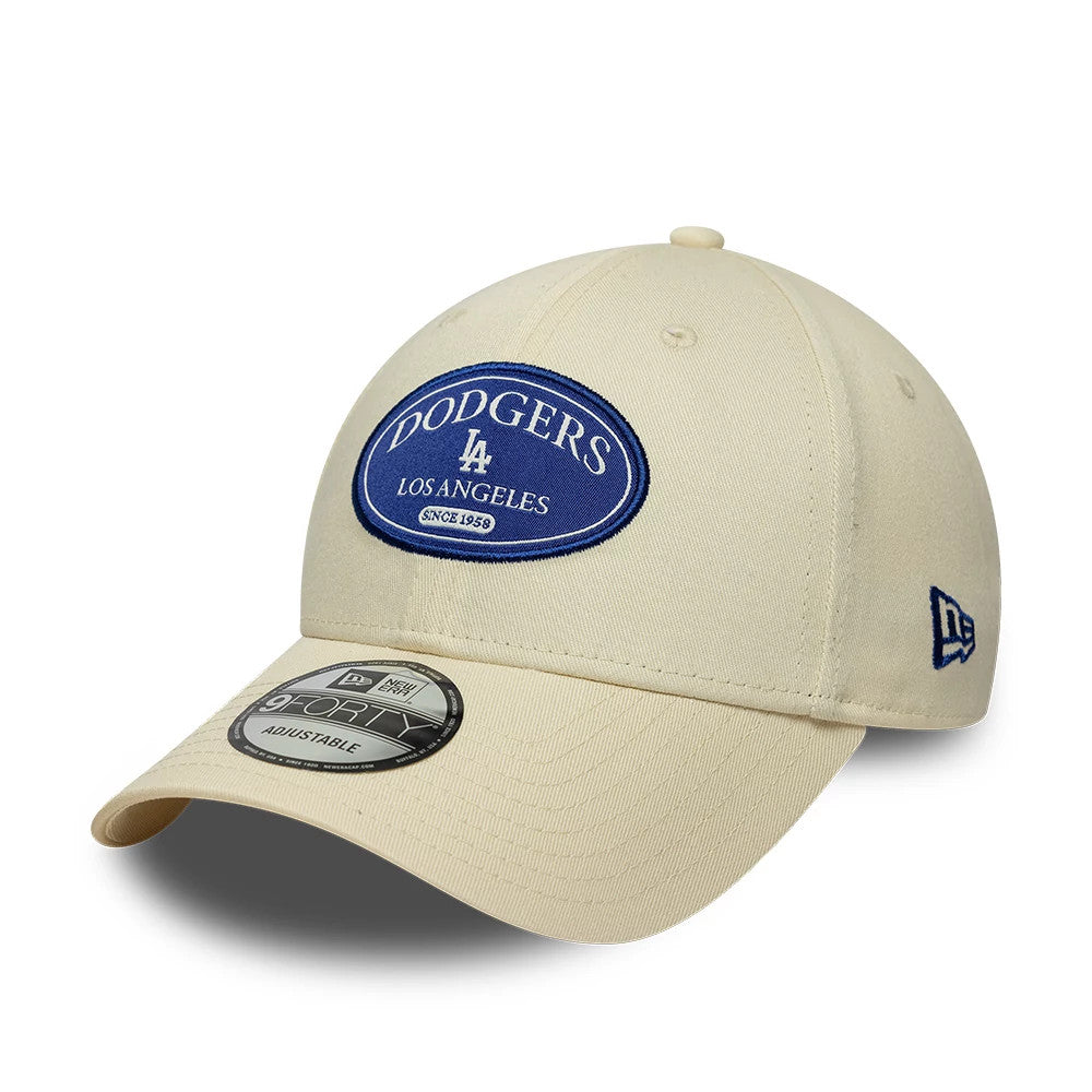 LA Dodgers MLB Patch Cream New Era 9FORTY Adjustable Cap, front view showing a large blue Dodgers Los Angeles patch with white embroidery on the cream crown, a 9FORTY size sticker on the curved visor, and New Era flag logo on the left side.