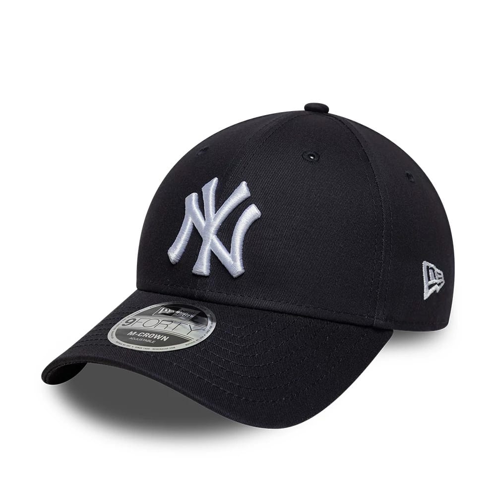 Pictured is this MLB Side Script New York Yankees 9FORTY M-Crown cap in navy. 4