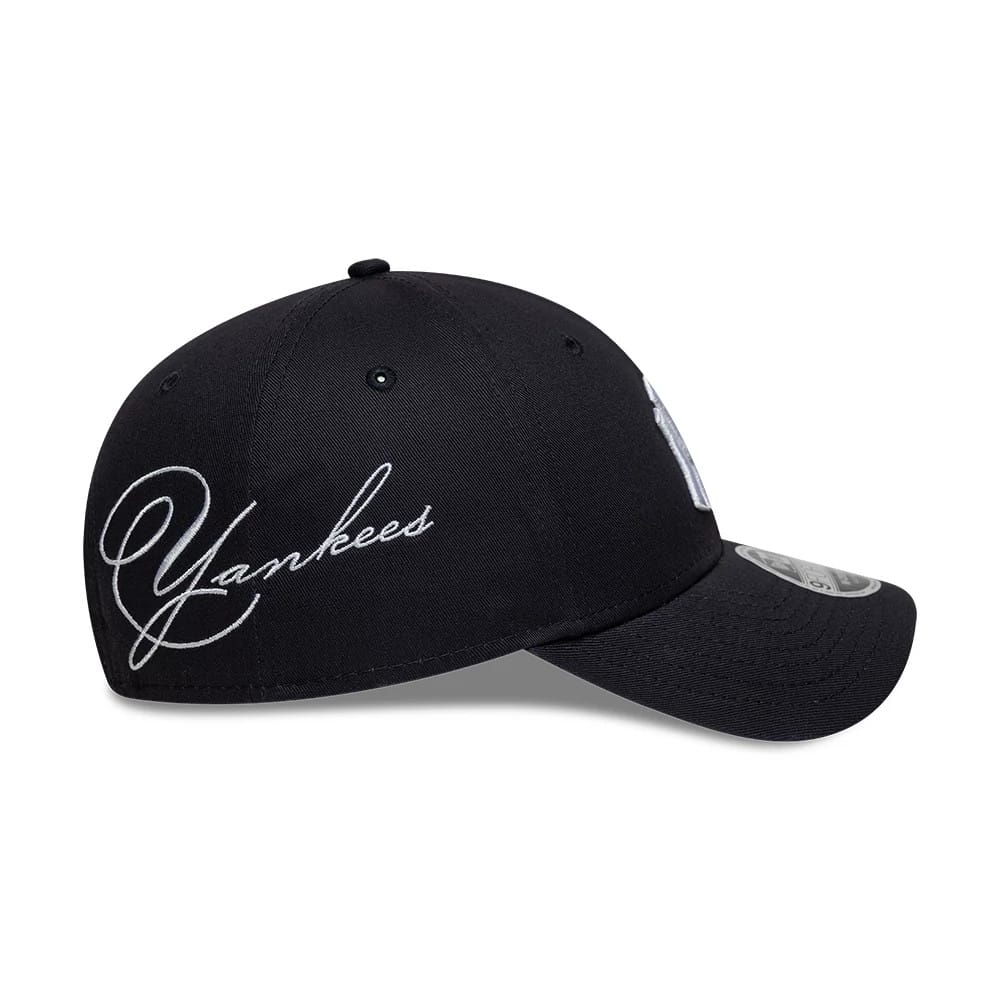 Pictured is this MLB Side Script New York Yankees 9FORTY M-Crown cap in navy. 3