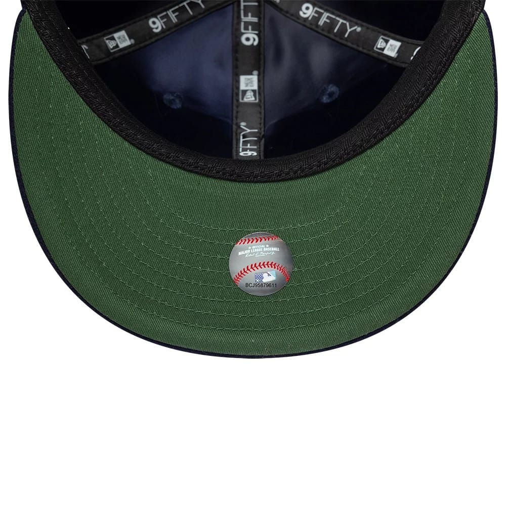 Pictured is this MLB Heritage New York Yankees Retro Crown 9FIFTY cap in navy. 2