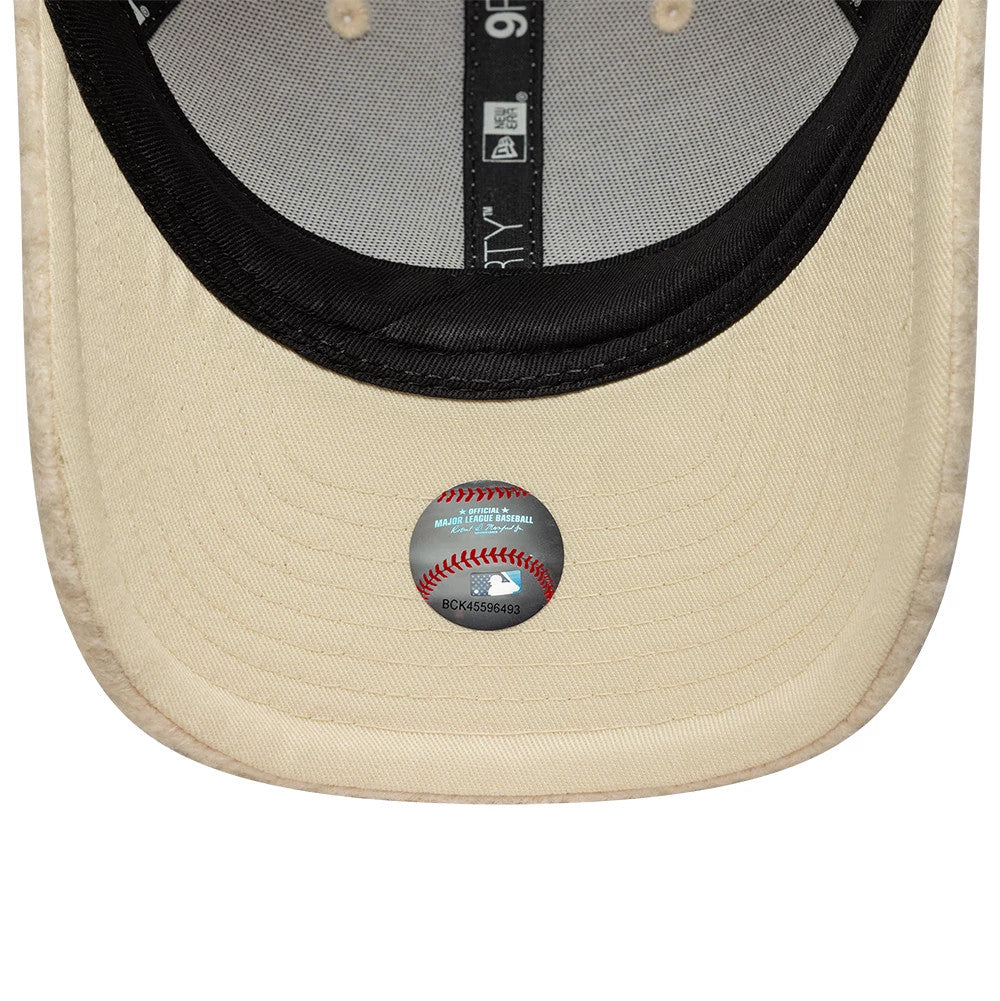 Pictured is this Womens MLB Winter Borg LA Dodgers 9FORTY M-Crown cap in cream. 5