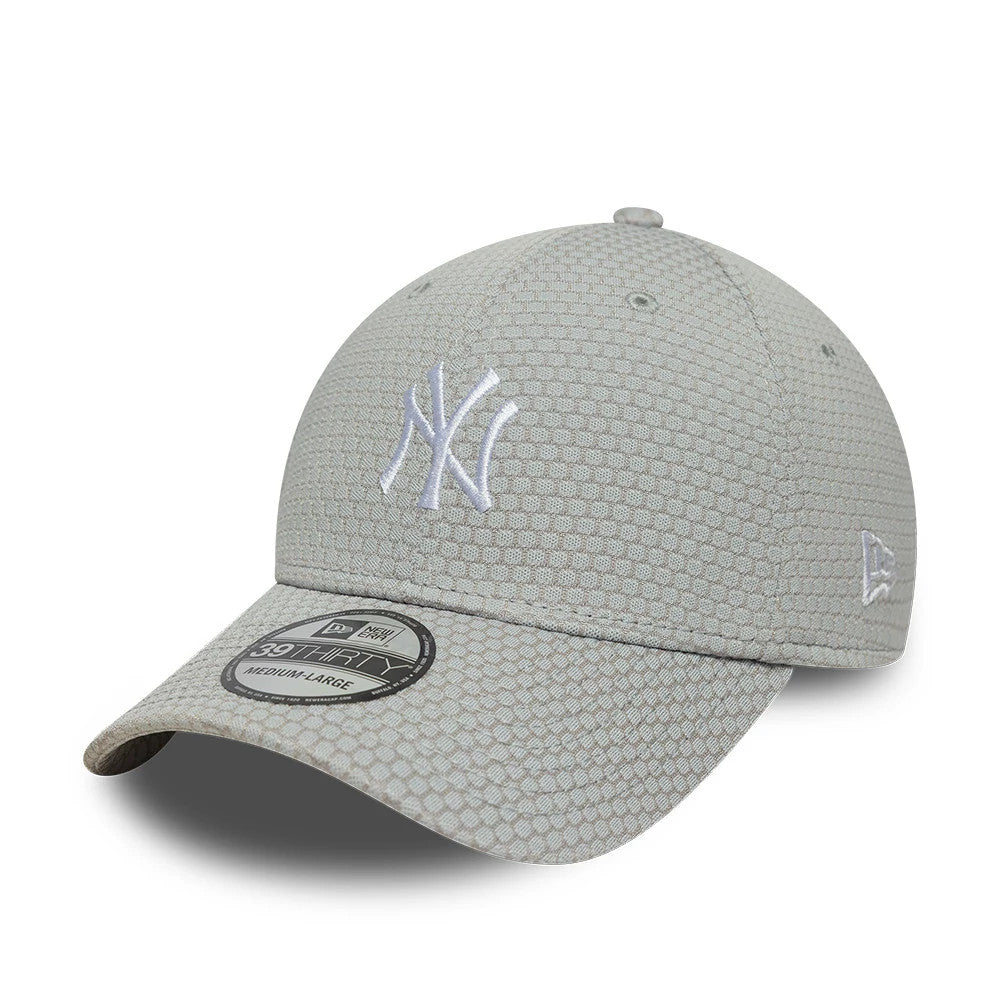 New York Yankees MLB Stretch Mesh Grey New Era 39THIRTY Stretch Fit Cap, front view showing the white raised embroidered NY logo on the structured grey mesh crown, a curved visor with 39THIRTY size sticker, and New Era flag on the left side.
