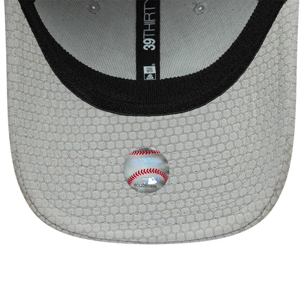Pictured is this MLB Stretch Mesh New York Yankees 39THIRTY Stretch Fit cap in grey. 5