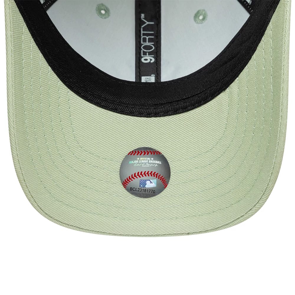 Pictured is this Toddler MLB Dino New York Yankees 9FORTY cap in pastel green. 5