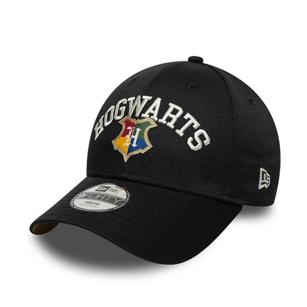 Youth Harry Potter Hogwarts Black New Era 9FORTY Adjustable Cap, three-quarter view showing the raised embroidered Hogwarts crest in multiple colours on the front panel, curved black visor with a 9FORTY size sticker.