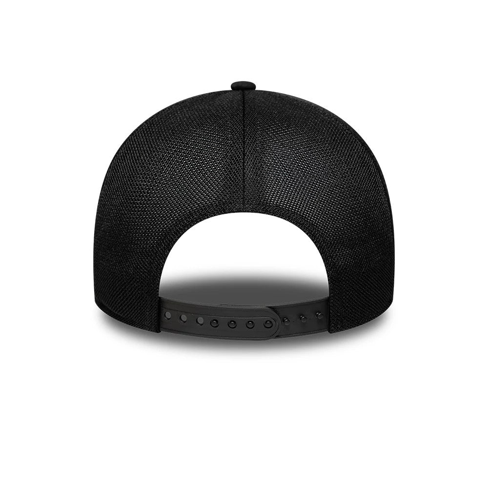 Pictured is this MLB Graphic New York Yankees 9FORTY Apex cap in black. 4
