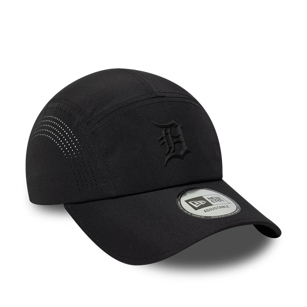New Era Detroit Tigers MLB Tech Midi Black Runner Adjustable Cap, front view showing a black embroidered Tigers logo on the left front panel, a stripe design on the sides of the black crown, and a New Era ADJUSTABLE size sticker on the visor.