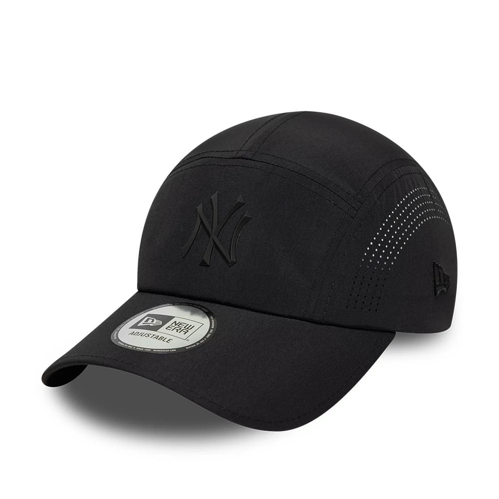 Pictured is this MLB Tech Midi New York Yankees Runner cap in black. 1
