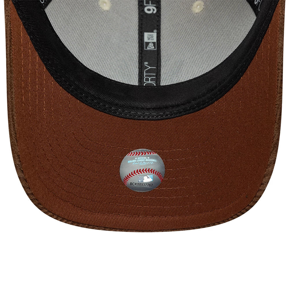 Pictured is this MLB Cord New York Yankees 9FORTY M-Crown cap in cream & brown. 5
