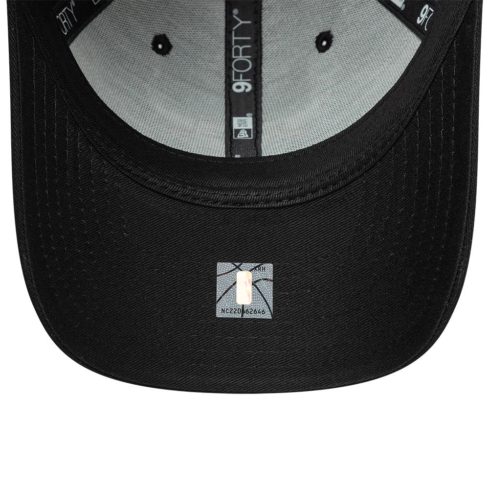 Pictured is this NBA Side Script Chicago Bulls 9FORTY M-Crown cap in black. 6