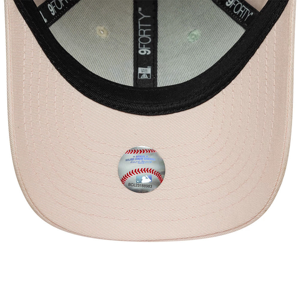 Pictured is this Youth MLB Colourblock New York Yankees 9FORTY cap in pastel pink. 5