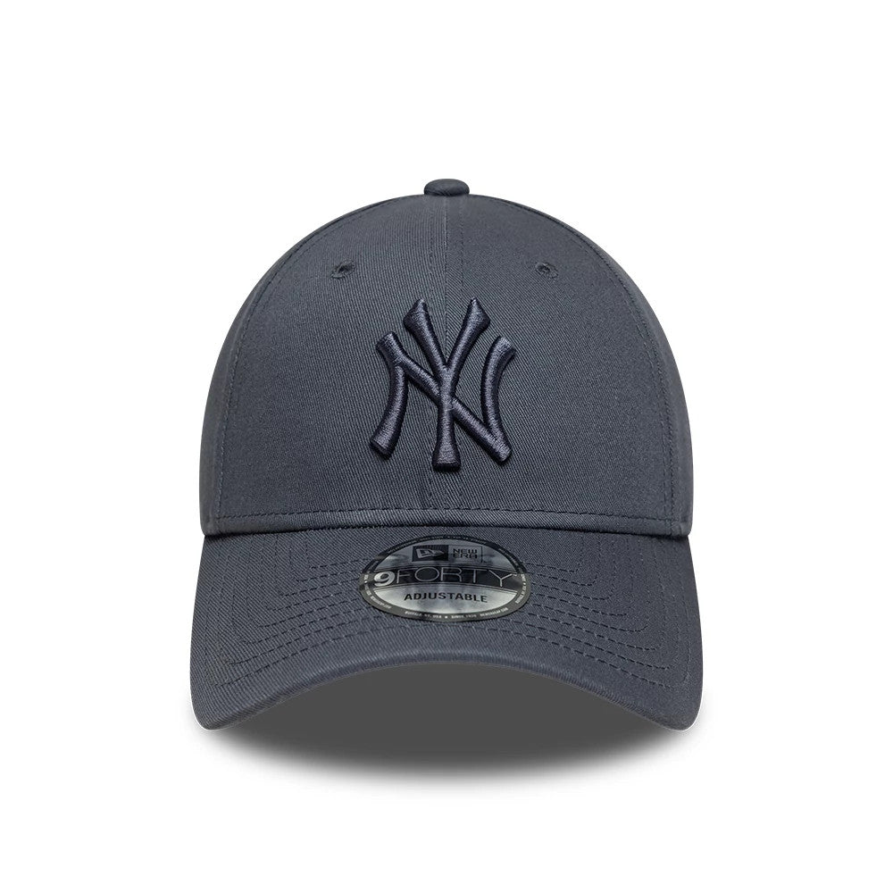 New York Yankees MLB League Essential Grey New Era 9FORTY Adjustable Cap, front view showing a navy raised embroidered NY logo on the structured grey crown, with a curved visor and 9FORTY size sticker centred on the visor.