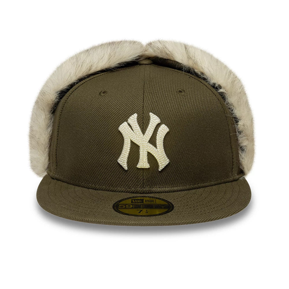 Pictured is this MLB Cotton Canvas New York Yankees Dogear 59FIFTY Fitted cap in dark green. 4