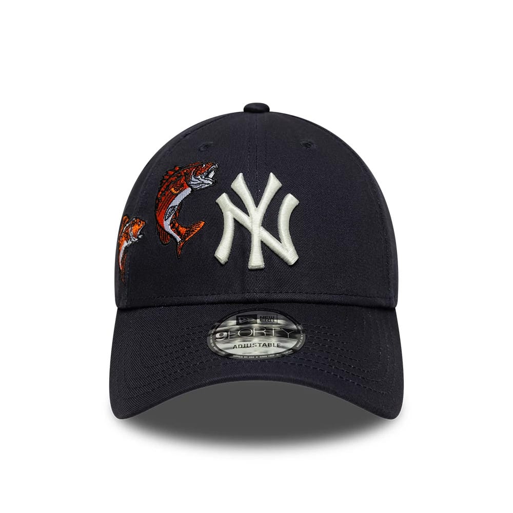 Pictured is this MLB Outdoor Icon New York Yankees 9FORTY cap in navy. 2