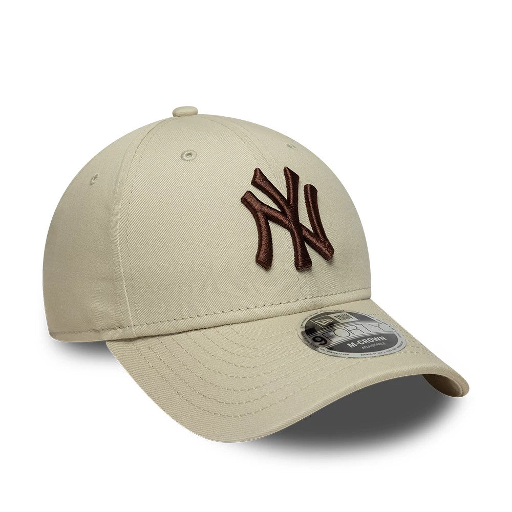 New York Yankees MLB Cream New Era 9FORTY M-Crown Adjustable Cap, front view showing the dark brown raised embroidered NY logo on the structured cream front panel, curved cream visor, and 9FORTY size sticker on the visor.