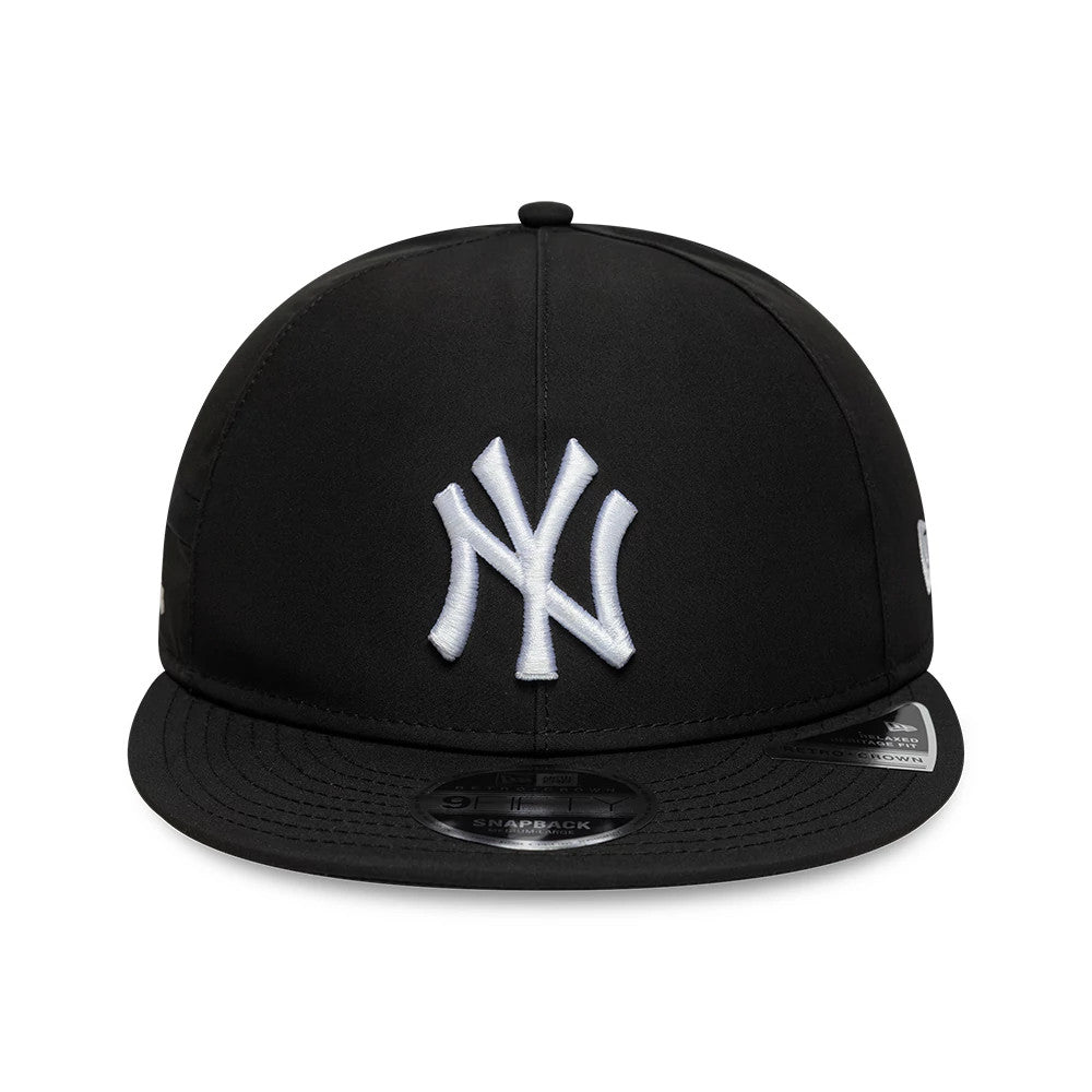 Pictured is this MLB X Gore-Tex New York Yankees Retro Crown 9FIFTY cap in black. 2