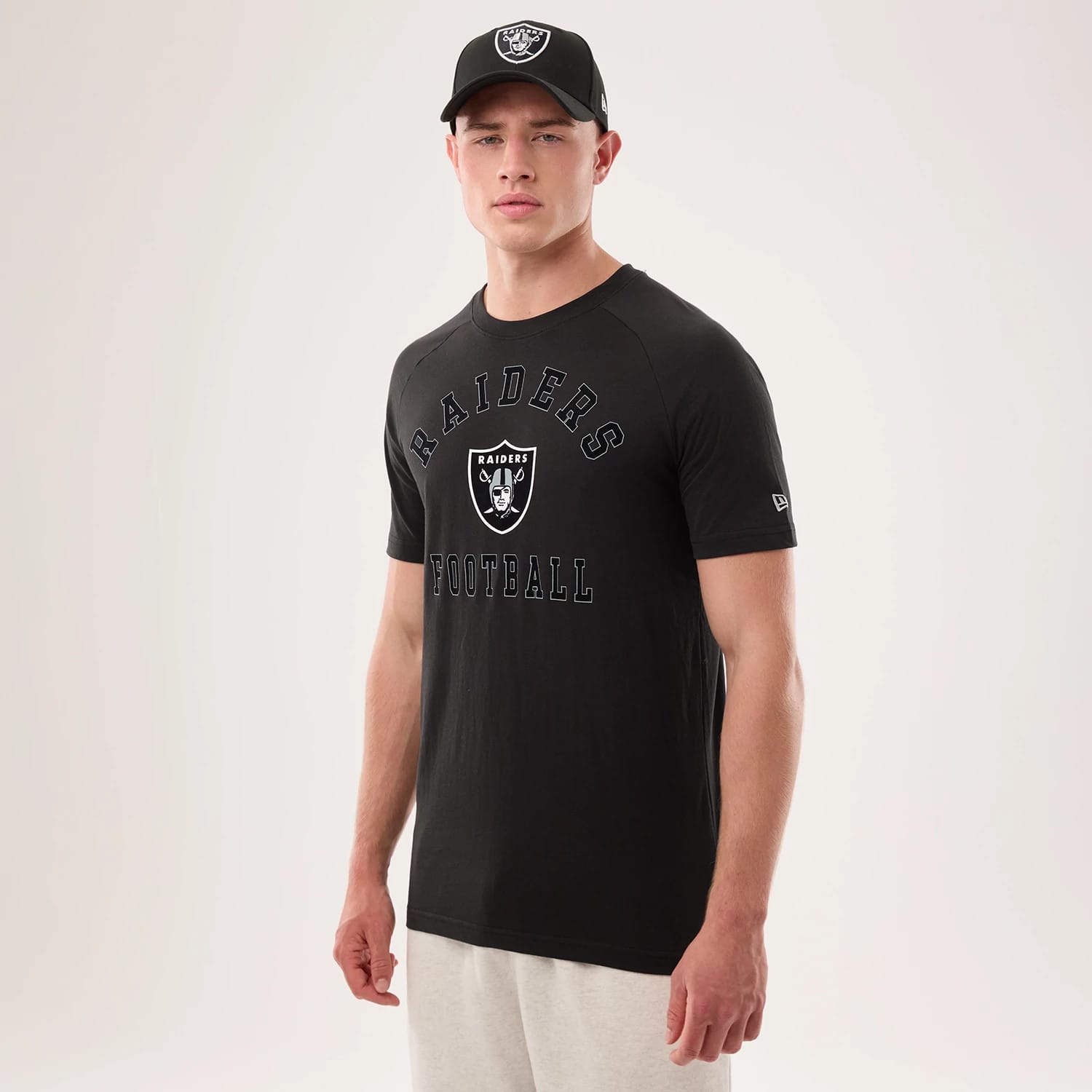 The model is wearing this NFL Sideline 2026 Las Vegas Raiders T-Shirt in black. 1