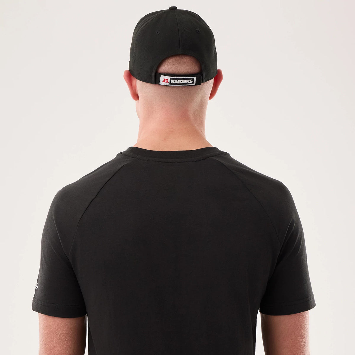The model is wearing this NFL Sideline 2026 Las Vegas Raiders T-Shirt in black. 4