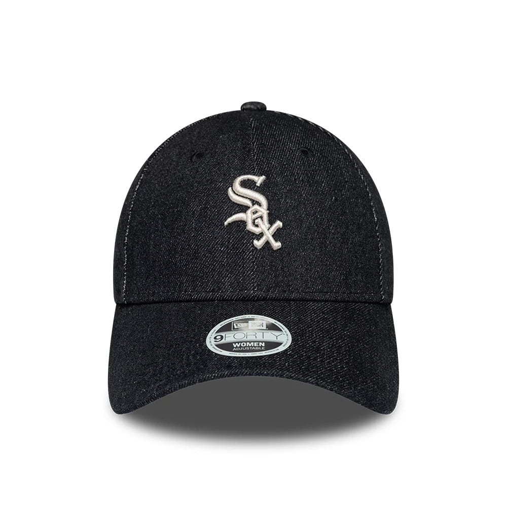 Chicago White Sox Womens MLB Denim Black New Era 9FORTY Bowback Adjustable Cap, front view showing the white embroidered Sox logo on the denim black front panel, with a curved visor featuring a 9FORTY size sticker centred on the visor.
