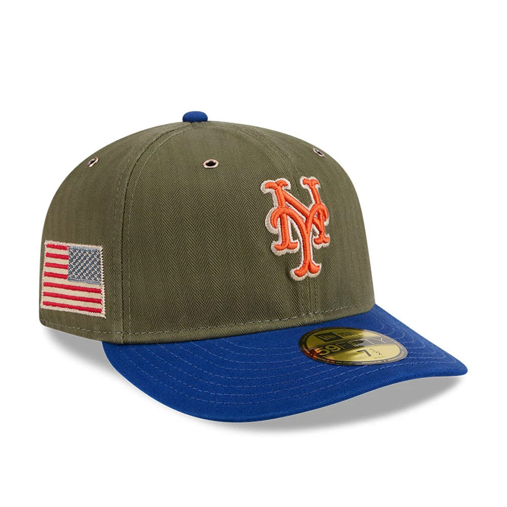 New York Mets MLB American Herringbone Green New Era 59FIFTY Fitted Cap, front view showing the orange embroidered Mets logo on the structured green crown, with an American flag patch on the left side.