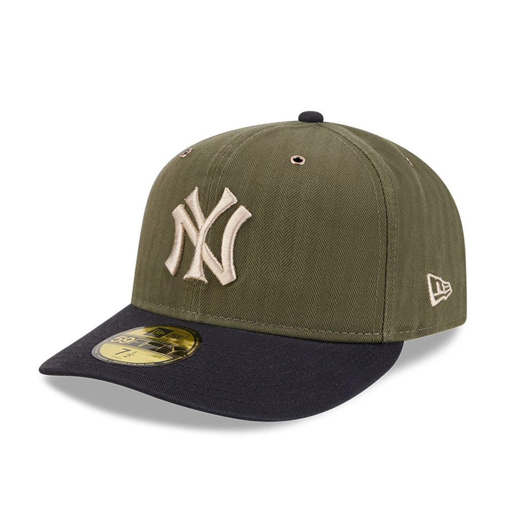 New York Yankees MLB American Herringbone Green New Era 59FIFTY Fitted Cap, three-quarter view showing raised beige NY logo on the front panel, contrasting black visor with a gold 59FIFTY size sticker, and embroidered New Era flag on the left side.