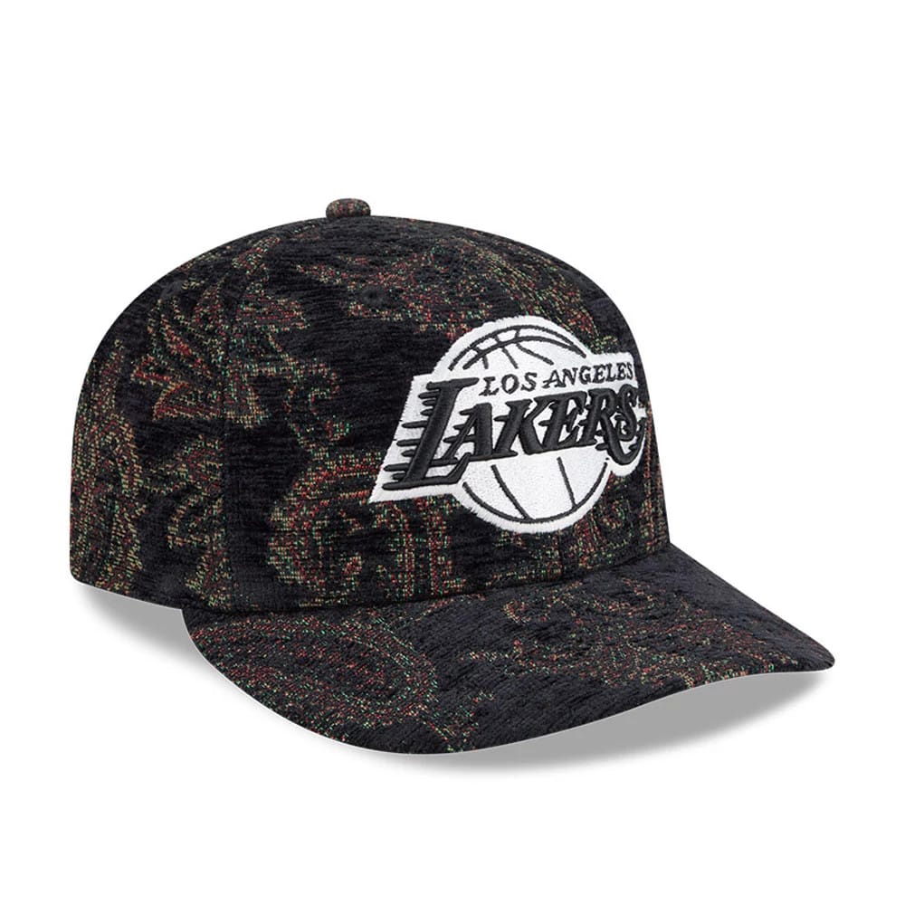 LA Lakers NBA Jacquard Chenille Black New Era 59FIFTY Fitted Cap, front view showing a white and black embroidered Lakers logo on the front panel, with a patterned jacquard chenille fabric on the structured black crown and visor.