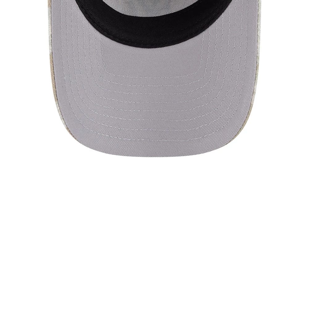 Pictured is this MLB Leafy Palm New York Yankees 59FORTY A-Frame Fitted cap in light beige. 2