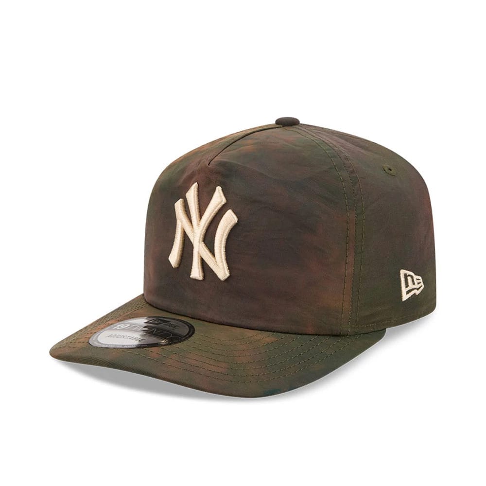 Pictured is this MLB Nylon Wash Dye New York Yankees 19TWENTY Adjustable cap in open green. 1