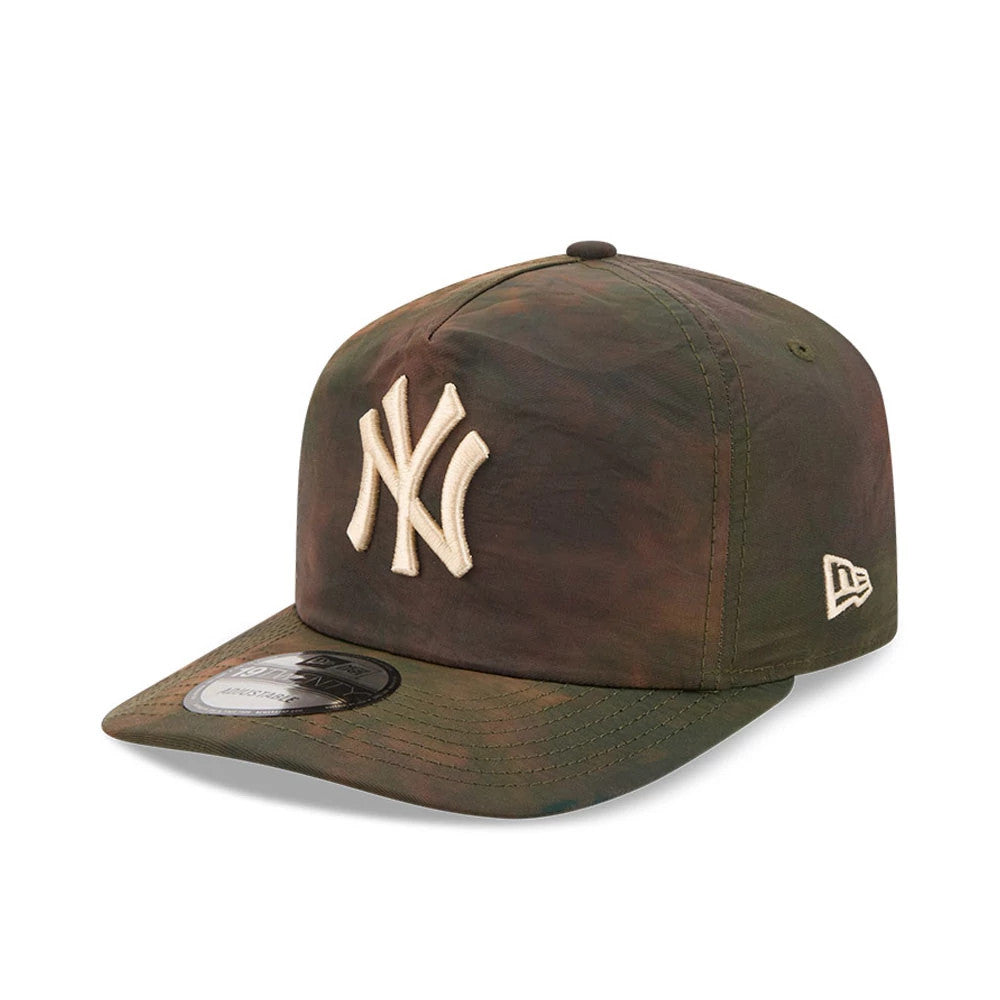 Pictured is this MLB Nylon Wash Dye New York Yankees 19TWENTY Adjustable cap in open green. 1