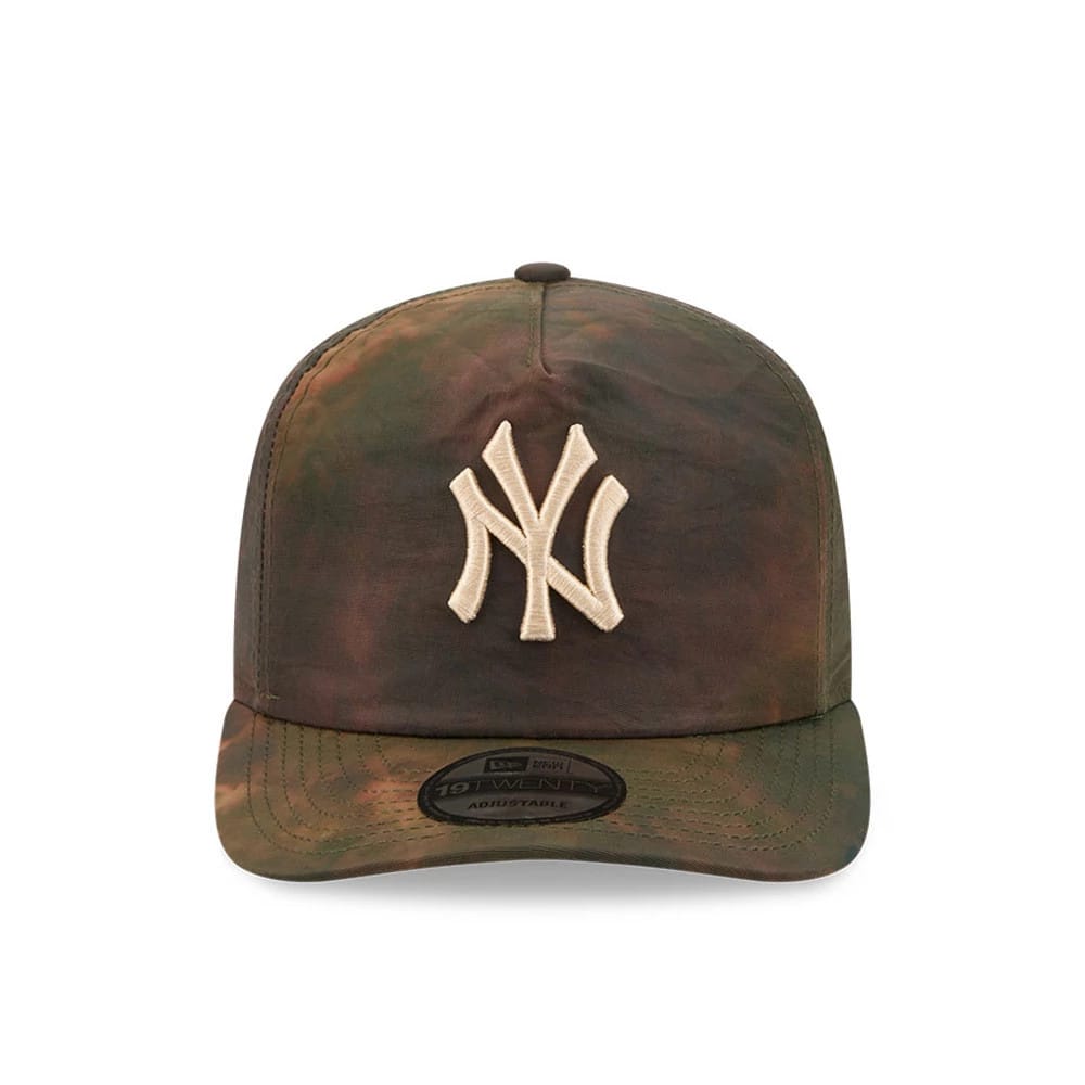 Pictured is this MLB Nylon Wash Dye New York Yankees 19TWENTY Adjustable cap in open green. 2