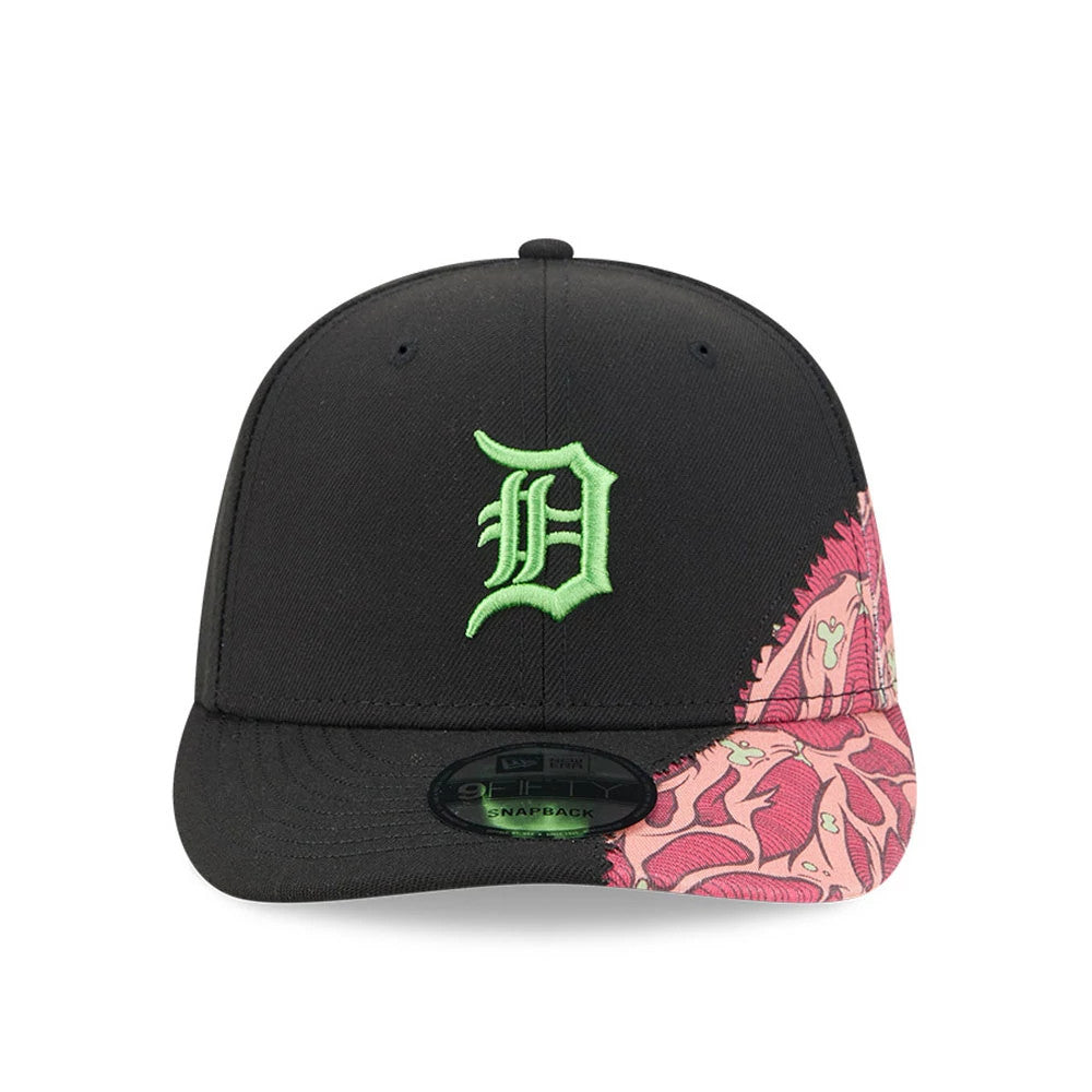 Detroit Tigers MLB Halloween Black New Era 9FIFTY Snapback Adjustable Cap, front view showing a lime green raised embroidered D logo on the black structured crown, with a pink and red patterned visor and a 9FIFTY size sticker.