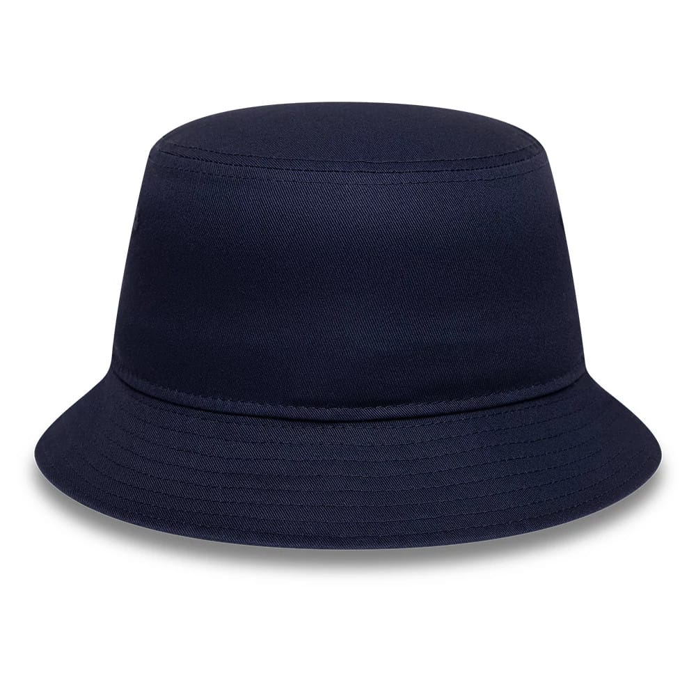 New Era Williams Essential Navy Bucket Hat, front view showing a seamless structured navy crown with a curved visor, highlighting the classic bucket hat silhouette with a finish and minimal decorative elements for a clean, timeless look.