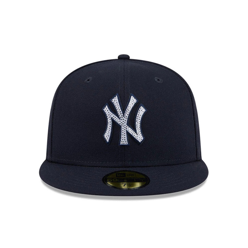 New York Yankees MLB Rhinestone Badge Navy New Era 59FIFTY Fitted Cap, front view showing a white NY logo with rhinestone decoration on the structured navy crown, complemented by a flat navy visor and a centred gold 59FIFTY size sticker.