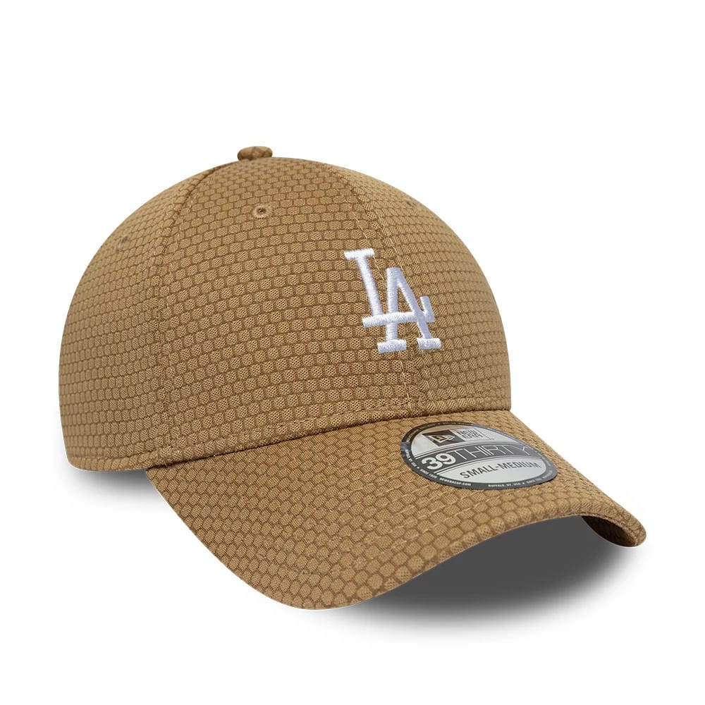 LA Dodgers MLB Tech Dark Beige New Era 39THIRTY Stretch Fit Cap, front view showing the white raised embroidery LA logo on the hexagonal-patterned dark beige structured crown, curved visor and the 39THIRTY size sticker on the visor.