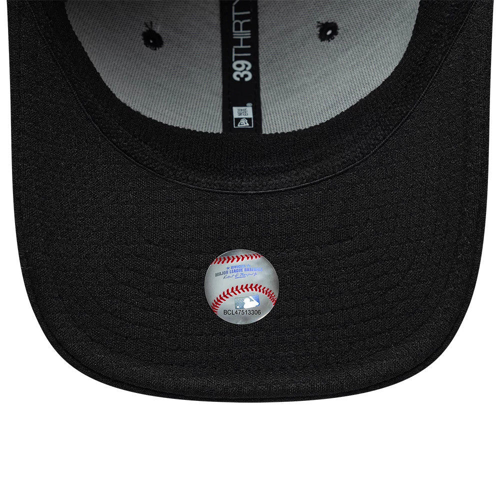 Pictured is this MLB Tech Chicago White Sox 39THIRTY Stretch Fit cap in black. 7