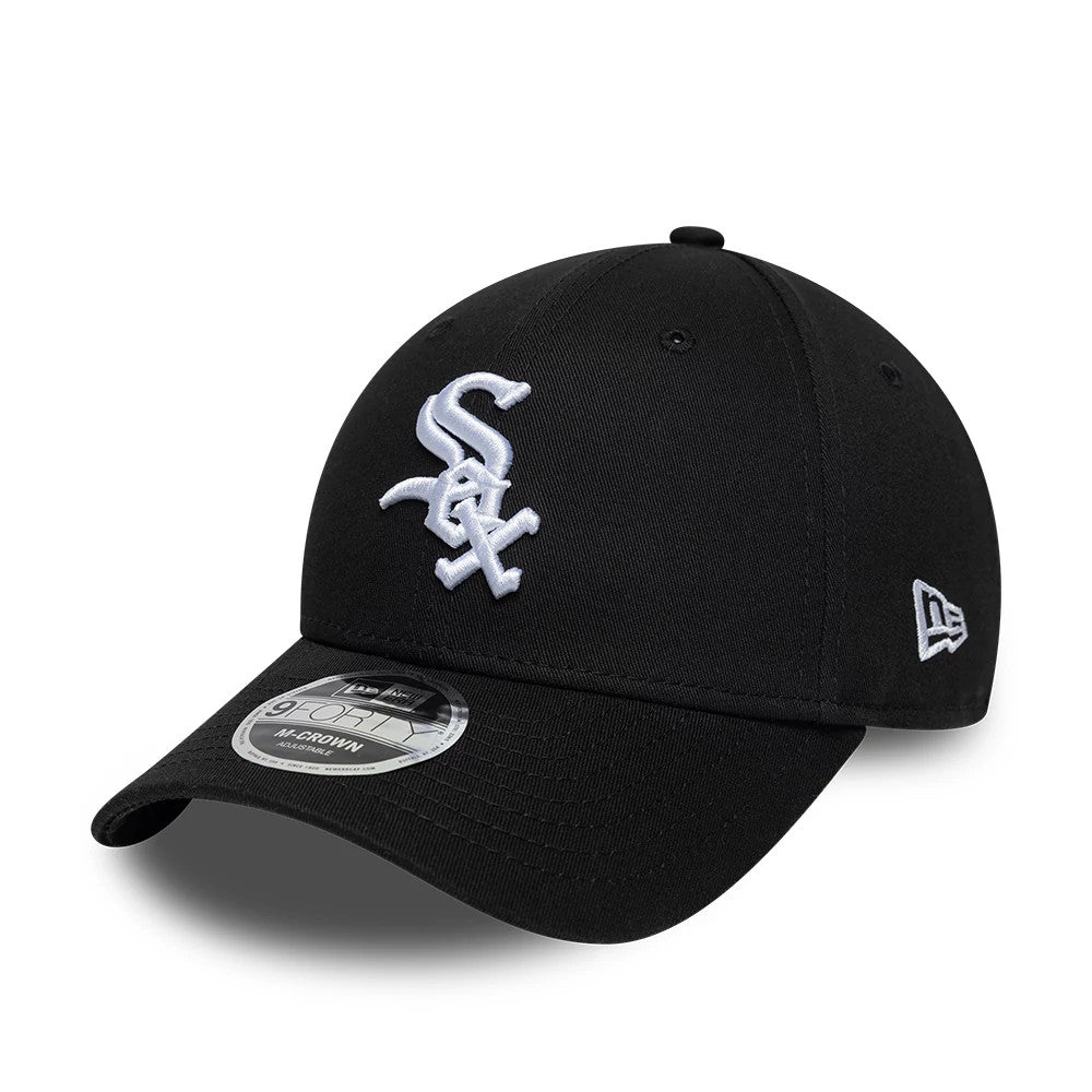 Chicago White Sox MLB Black New Era 9FORTY M-Crown Adjustable Cap, front view showing the raised embroidered white Sox logo on the structured black crown, curved black visor with 9FORTY size sticker, and New Era flag logo on the left side.