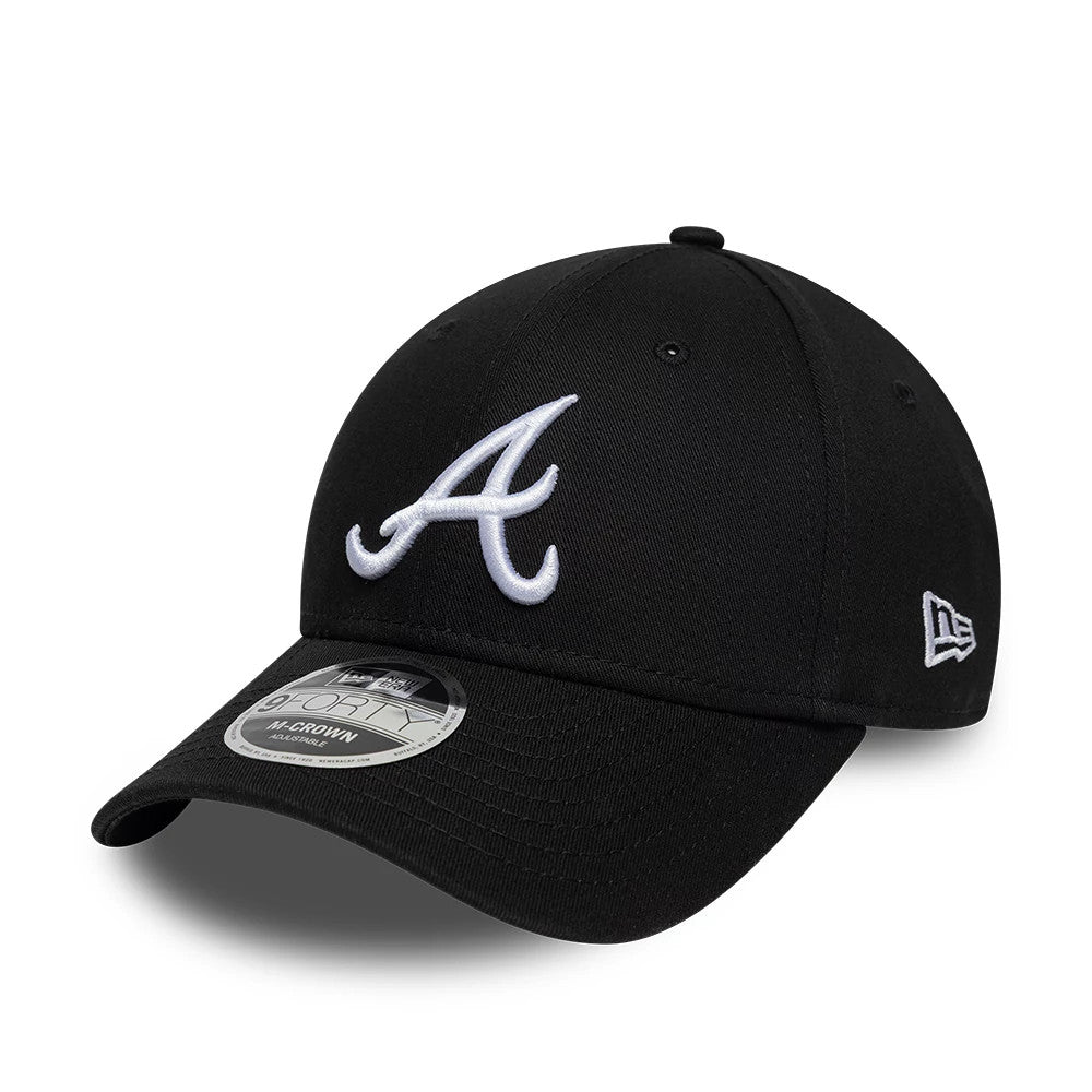 Atlanta Braves MLB Black New Era 9FORTY M-Crown Adjustable Cap, three-quarter view showing the raised white embroidered A logo on the front panel, black curved visor with a grey 9FORTY size sticker, and New Era flag logo on the left side.